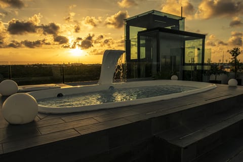 Outdoor spa tub