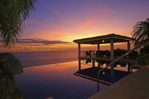Unwind in your private infinity pool as the sun melts into the Pacific horizon
