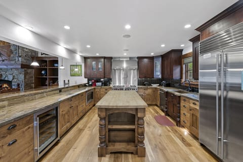 Luxury Kitchen unleash your gourmet chef  (or ask us for recommendations).