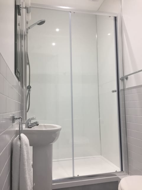 Signature Double Room | Bathroom | Shower, free toiletries, hair dryer, towels