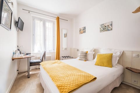 Classic Double Room | Individually decorated, individually furnished, desk, laptop workspace