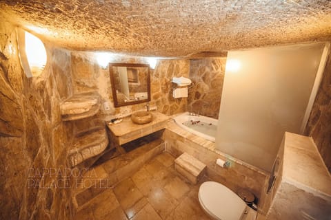 Deluxe Room | Bathroom | Free toiletries, hair dryer, slippers, towels