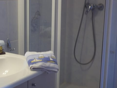 Shower, free toiletries, hair dryer, towels