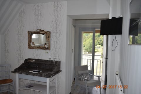 Quadruple Room | Iron/ironing board, free cribs/infant beds, free WiFi, bed sheets