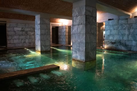 Sauna, hot tub, steam room, sports massages, massages