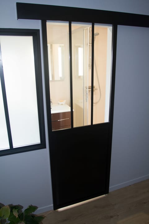 Room, 2 Twin Beds | Bathroom | Free toiletries, towels