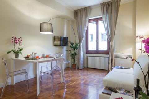 Apartment, 1 Bedroom | 1 bedroom, iron/ironing board, cribs/infant beds, free WiFi
