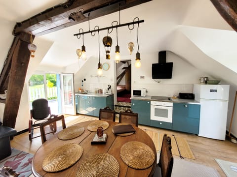 Classic Apartment, Ensuite (Les Terrasses) | Dining