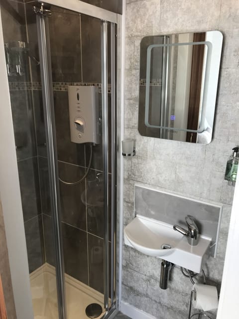 Basic Double Room Single Use, Ensuite (Bedroom 1) | Bathroom shower