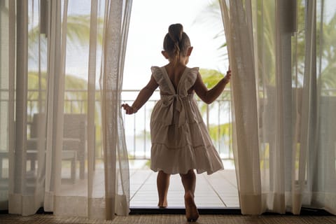 Oceanfront Luxury 1 Bedroom Suite 1 King, Spectacular Ocean View (Newly Renovated) | Hypo-allergenic bedding, in-room safe, desk, laptop workspace