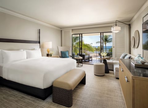 Oceanfront View King (Newly Renovated) | Hypo-allergenic bedding, in-room safe, desk, laptop workspace