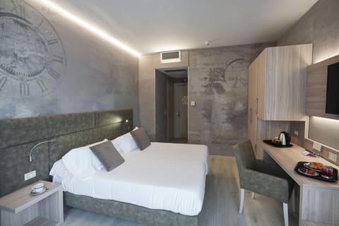 Deluxe Double Room, Balcony, Sea View | Down comforters, minibar, in-room safe, desk