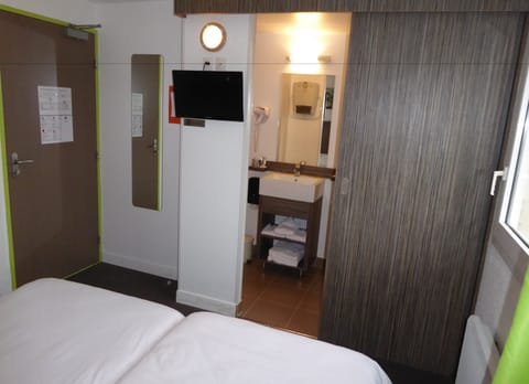 Desk, blackout drapes, iron/ironing board, free WiFi