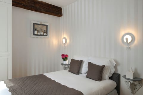 Double Room (Small) | Premium bedding, individually decorated, soundproofing
