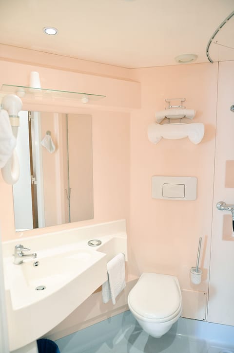 Shower, free toiletries, hair dryer, bathrobes