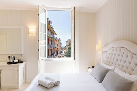 Superior Room, 1 Bedroom, Balcony | Frette Italian sheets, premium bedding, in-room safe, desk