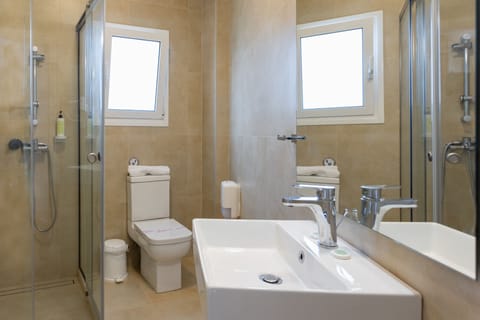 Double Room | Bathroom | Hair dryer, towels