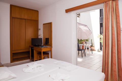 Twin Room, 2 Twin Beds | Premium bedding, desk, iron/ironing board, free WiFi