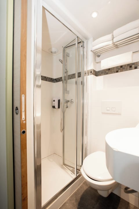 Free toiletries, towels