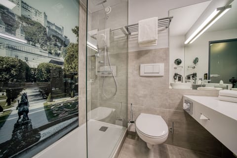 Junior Suite, 1 King Bed | Bathroom | Shower, hair dryer, towels