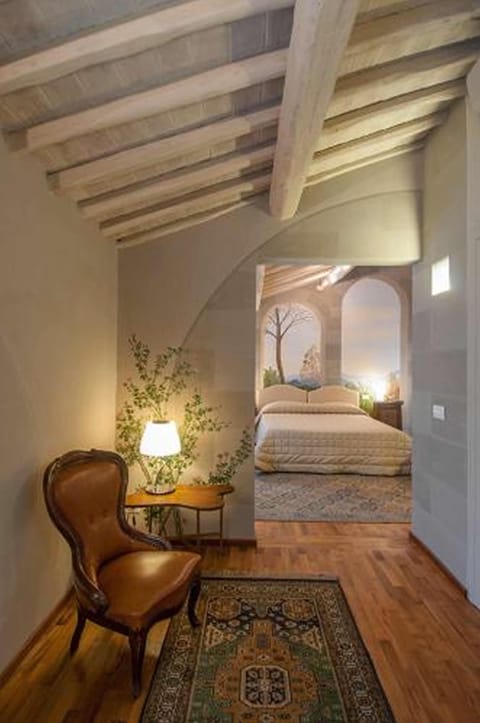 Superior Double Room | Minibar, in-room safe, desk, blackout drapes