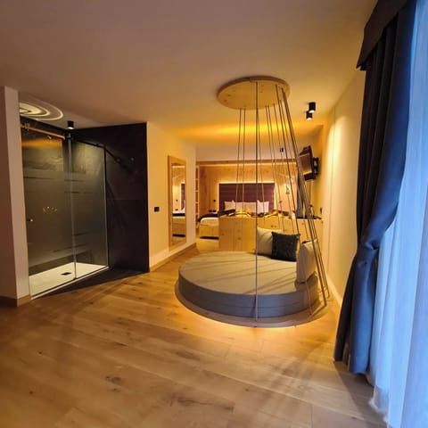 Deluxe Room | Egyptian cotton sheets, hypo-allergenic bedding, down comforters