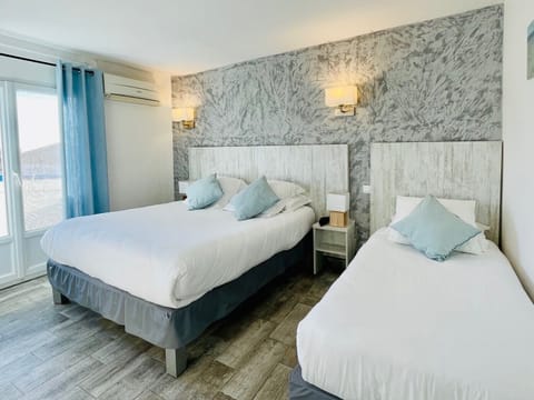 Superior Triple Room | In-room safe, desk, soundproofing, free WiFi