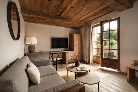 Superior Double or Twin Room (Charme) | Living area | 80-cm flat-screen TV with digital channels, TV