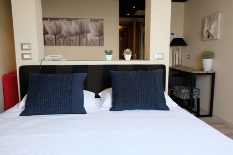 Premium bedding, in-room safe, desk, soundproofing