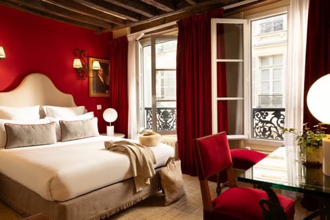 Classic Double Room | In-room safe, desk, blackout drapes, iron/ironing board