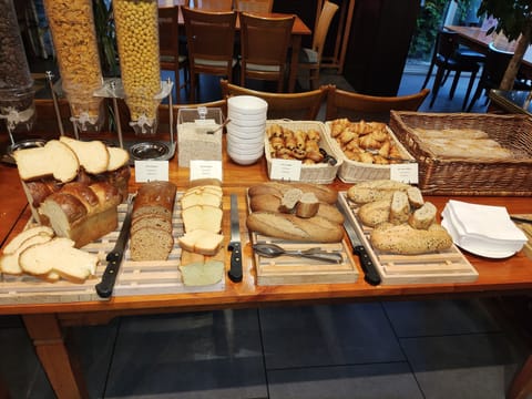 Daily buffet breakfast for a fee