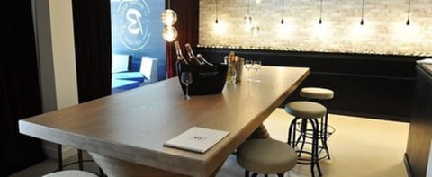 Lunch and dinner served, garden views 