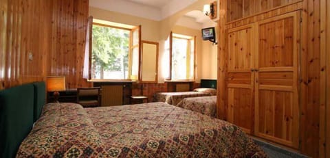 In-room safe, desk, free WiFi