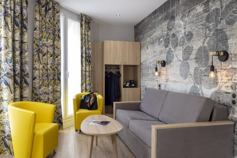 Junior Suite | Minibar, in-room safe, desk, soundproofing