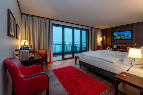 Superior Double or Twin Room, Lake View | Hypo-allergenic bedding, minibar, in-room safe, desk