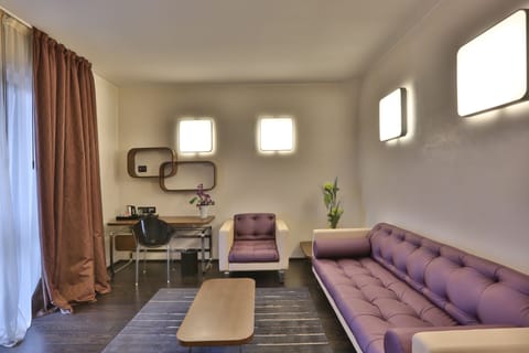 Superior Suite | Hypo-allergenic bedding, Select Comfort beds, minibar, in-room safe