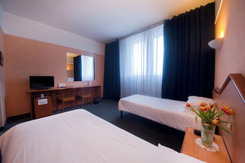 Standard Double or Twin Room | Frette Italian sheets, hypo-allergenic bedding, down comforters, minibar