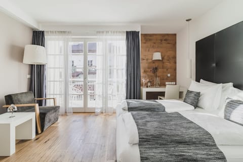 Premium bedding, minibar, in-room safe, desk