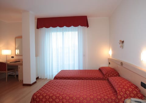 Minibar, in-room safe, individually decorated, individually furnished