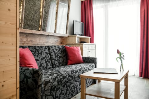 Superior Double Room | Living area | 40-inch LCD TV with digital channels, TV, books