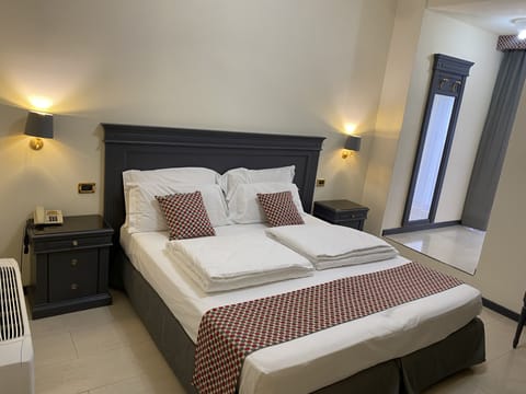 Minibar, in-room safe, desk, free WiFi