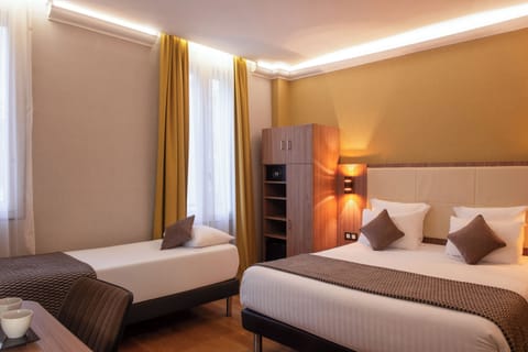 Standard Triple Room | Desk, soundproofing, free WiFi