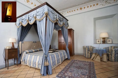 Superior Double Room | Minibar, in-room safe, desk, iron/ironing board