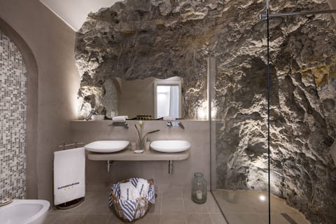 Junior Suite, 1 Double Bed, Sea View | Bathroom | Shower, free toiletries, hair dryer, towels