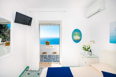 Minibar, in-room safe, desk, laptop workspace