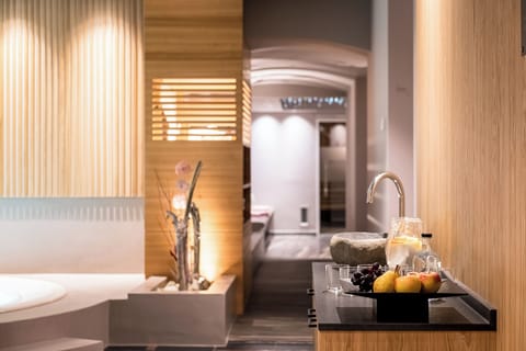 Sauna, hot tub, steam room