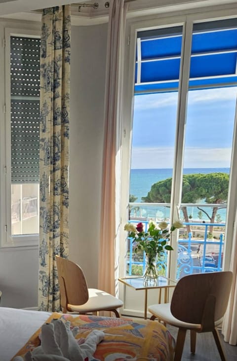 Cosy, vue mer | In-room safe, individually decorated, individually furnished