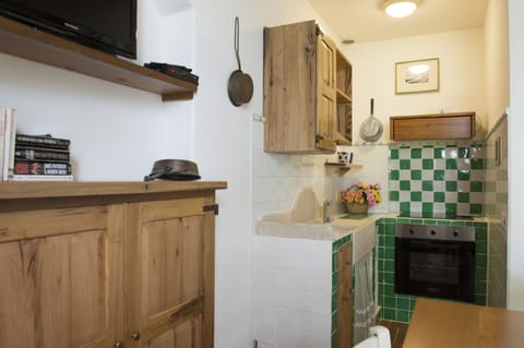 Apartment (2 people) | Private kitchen | Full-size fridge, coffee/tea maker, electric kettle