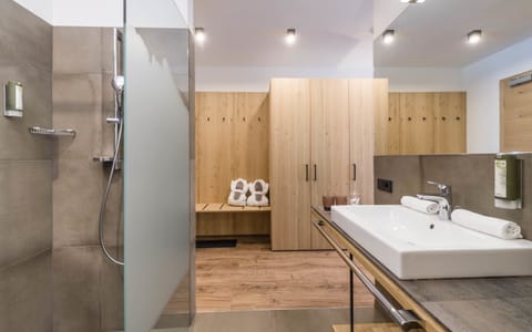 Panoramic Suite, Mountain View | Bathroom | Free toiletries, hair dryer, bathrobes, bidet