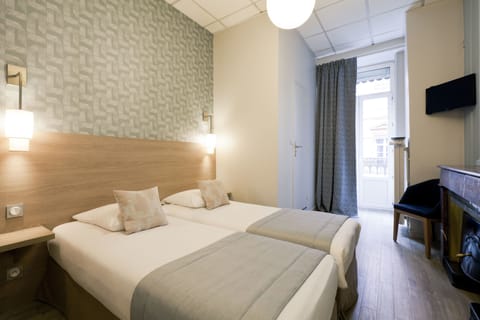 Superior Room, 1 Double or 2 Twin Beds | Iron/ironing board, free WiFi